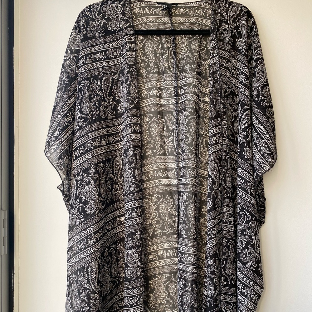 Elegant B/W Paisley Overtop